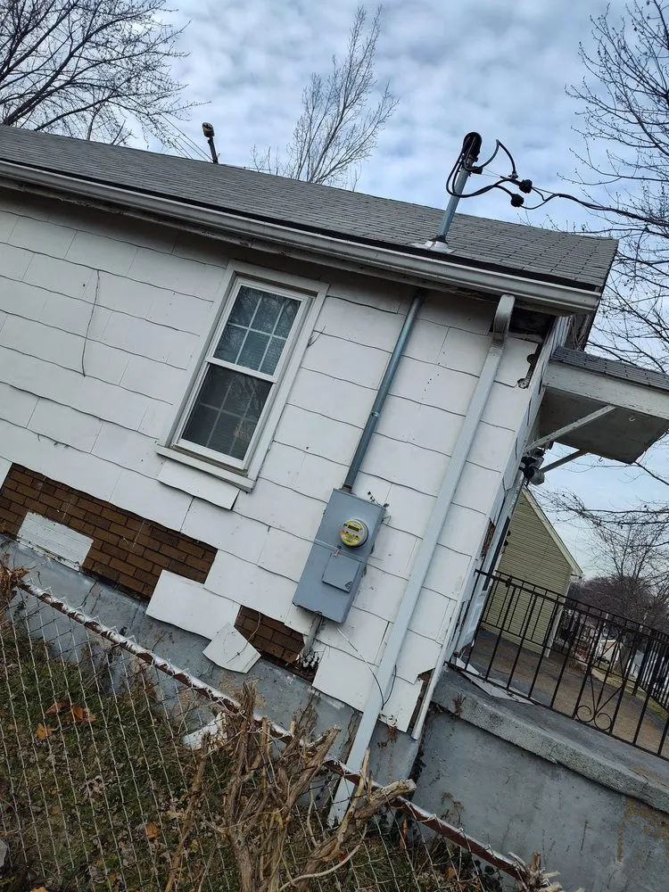 Emergency outlet and switch repair experts serving St. Louis, MO - Kings Family Services
