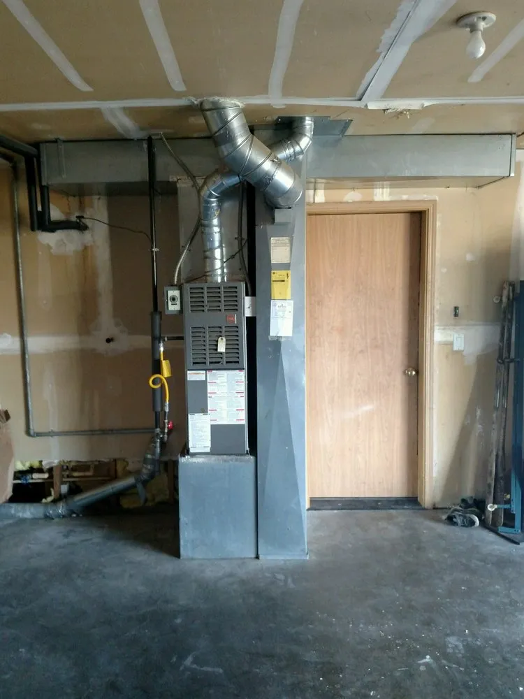 Licensed electrical service for homes in lighting installation,  by 