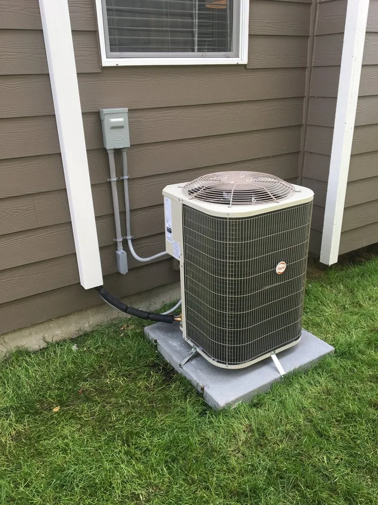 Emergency electrician providing panel upgrade in , 