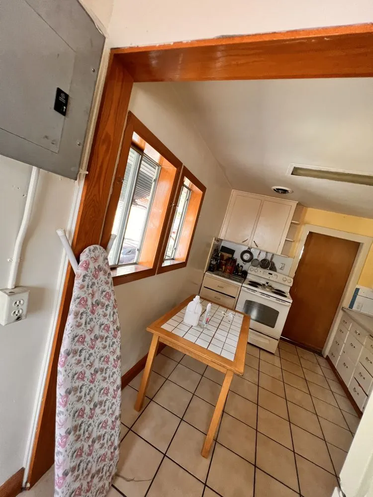 Affordable outlet and switch repair in ,  by Kings Man