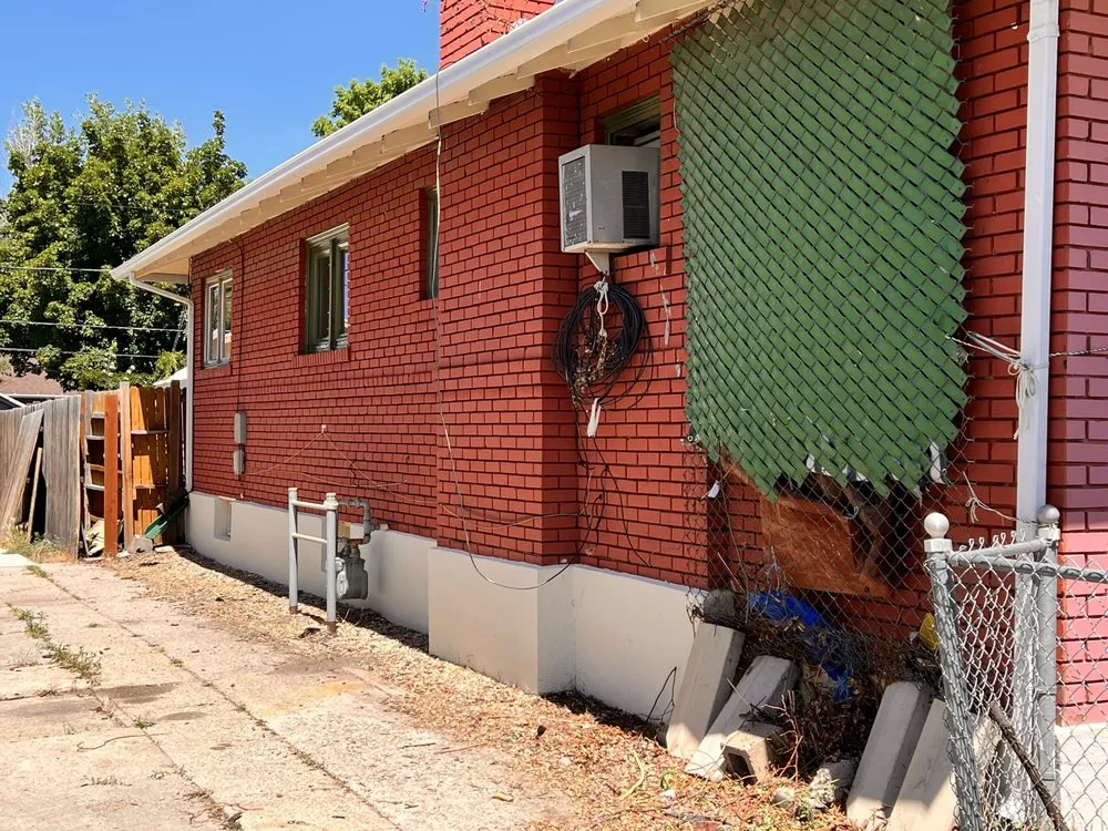 Affordable electrician providing circuit breaker repair in , 