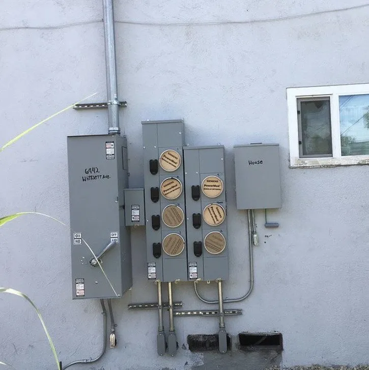 Emergency electrician providing outlet and switch repair in Reseda, CA - King's Power Electric