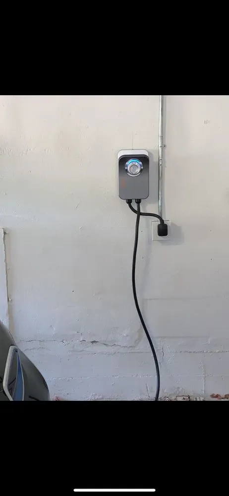 Emergency electrician providing panel upgrade in Reseda, CA - King's Power Electric