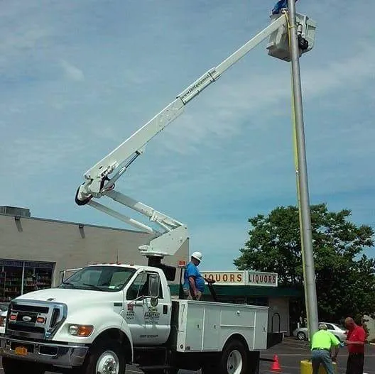 Certified circuit breaker repair service in ,  - Kinney Electric