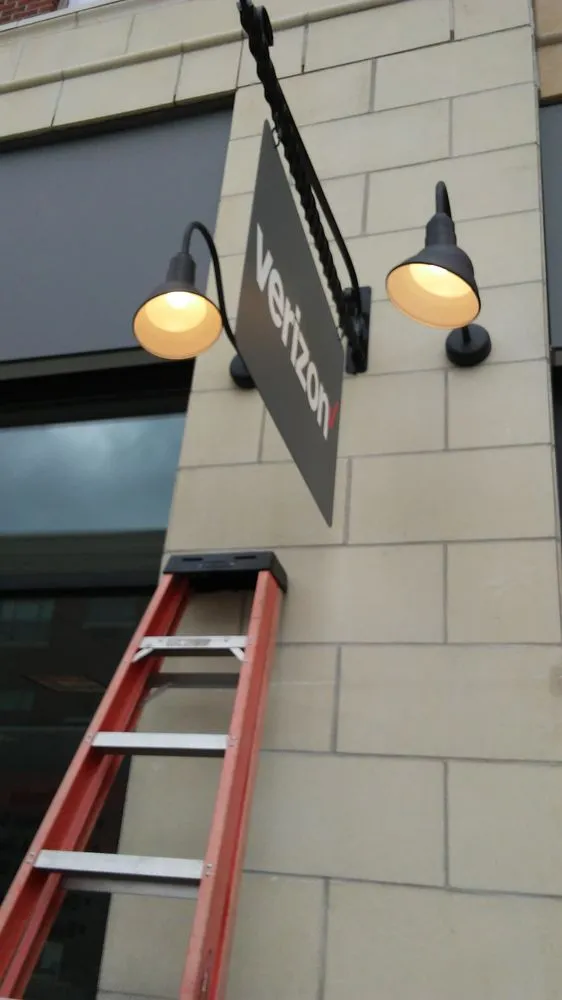 Affordable electrician providing electrical repair in , 