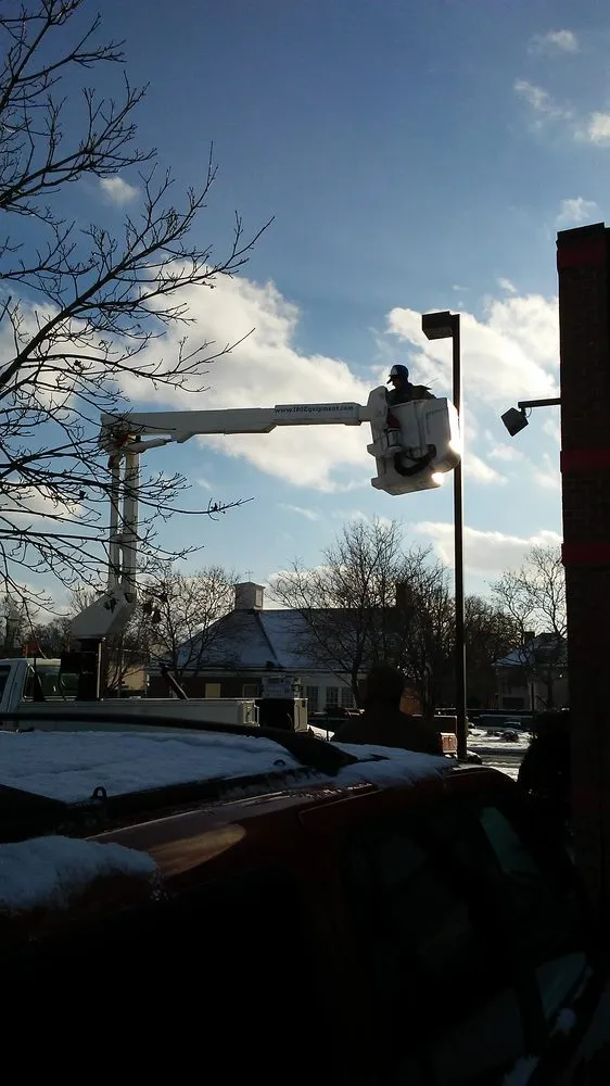 Professional electrician providing electrical repair in , 