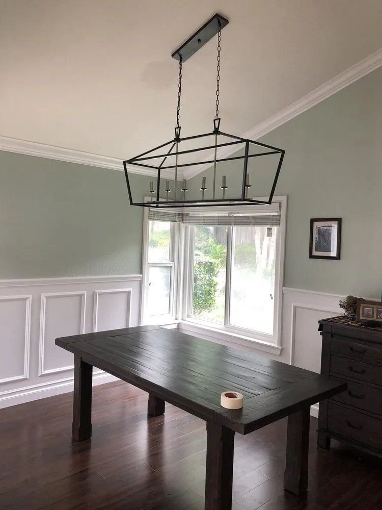 Certified electrician providing emergency electrical service in , 