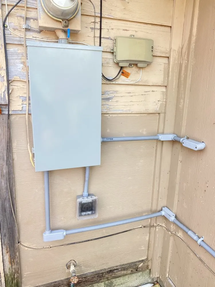 Emergency electrician providing outlet and switch repair in , 