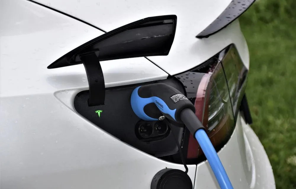 Licensed outlet and switch repair service in La Crescenta-Montrose, CA - Kn Electric and Lighting