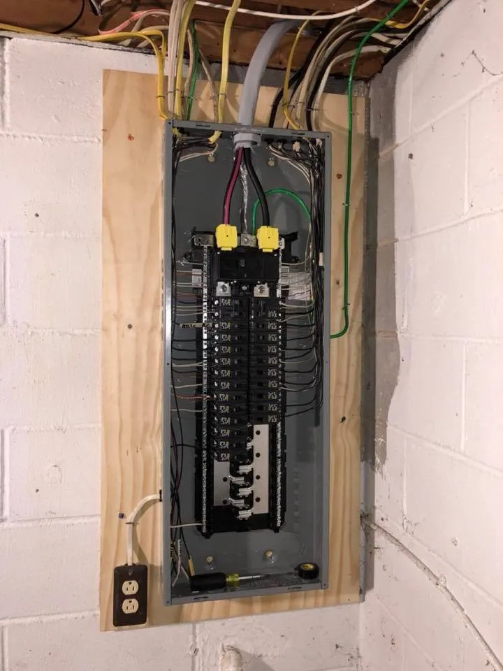 Reliable electrician providing circuit breaker repair in , 