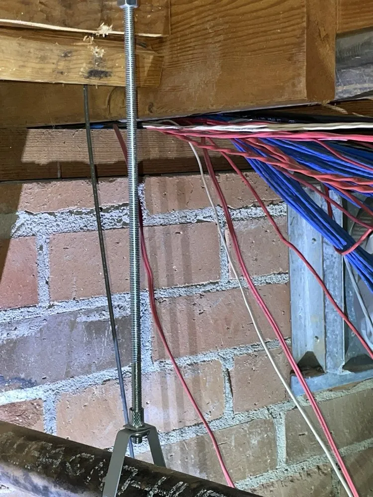 Affordable electrician providing electrical repair in , 