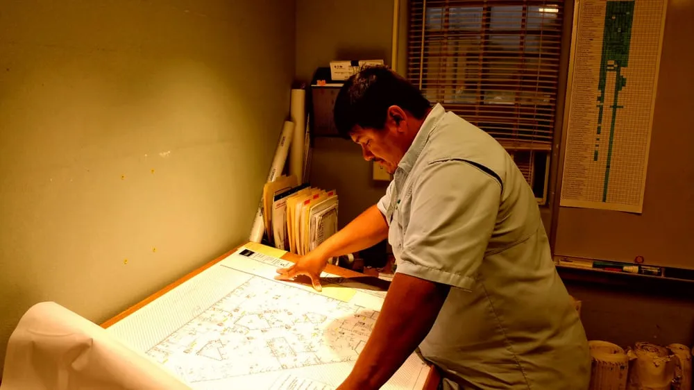 Slide of Komplex Electric