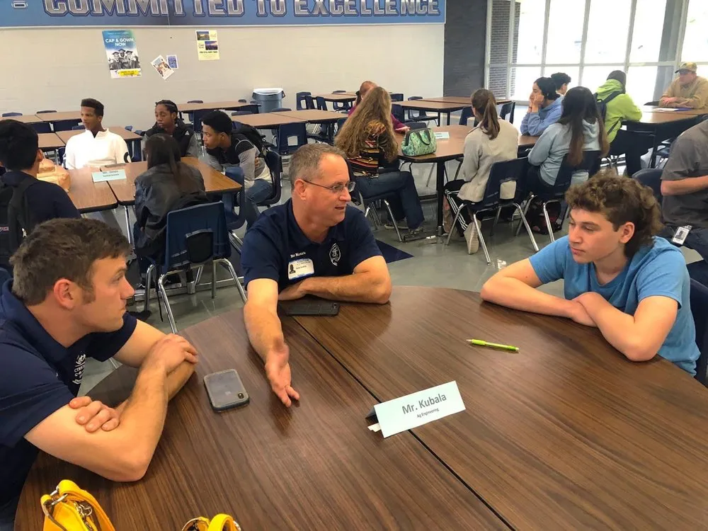 Professional electrician providing circuit breaker repair in , 