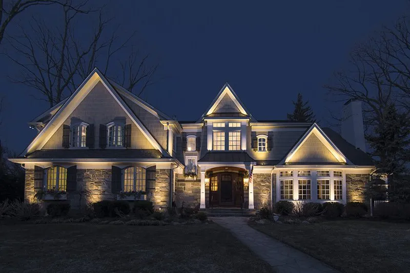 Expert electrician providing emergency electrical service in , 