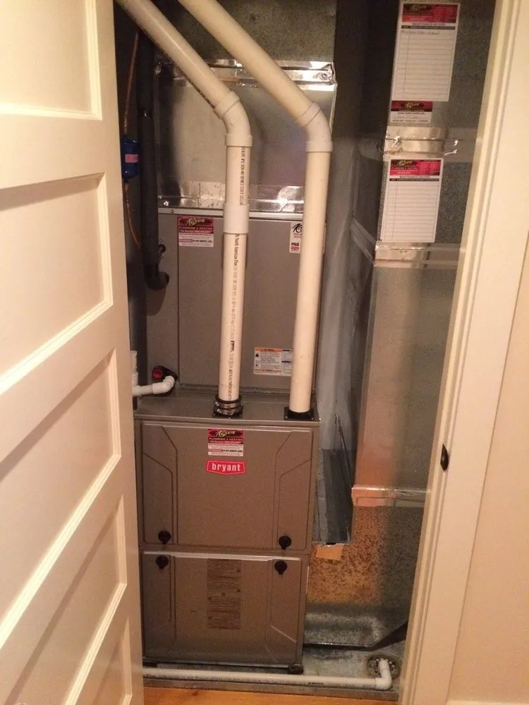 Certified electrician providing circuit breaker repair in Cromwell, IN - Kozon Plumbing & Heating