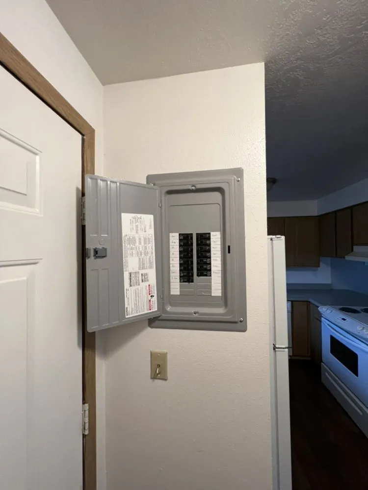 Emergency electrician providing panel upgrade in Newman Lake, WA - KT Electrical Contractors