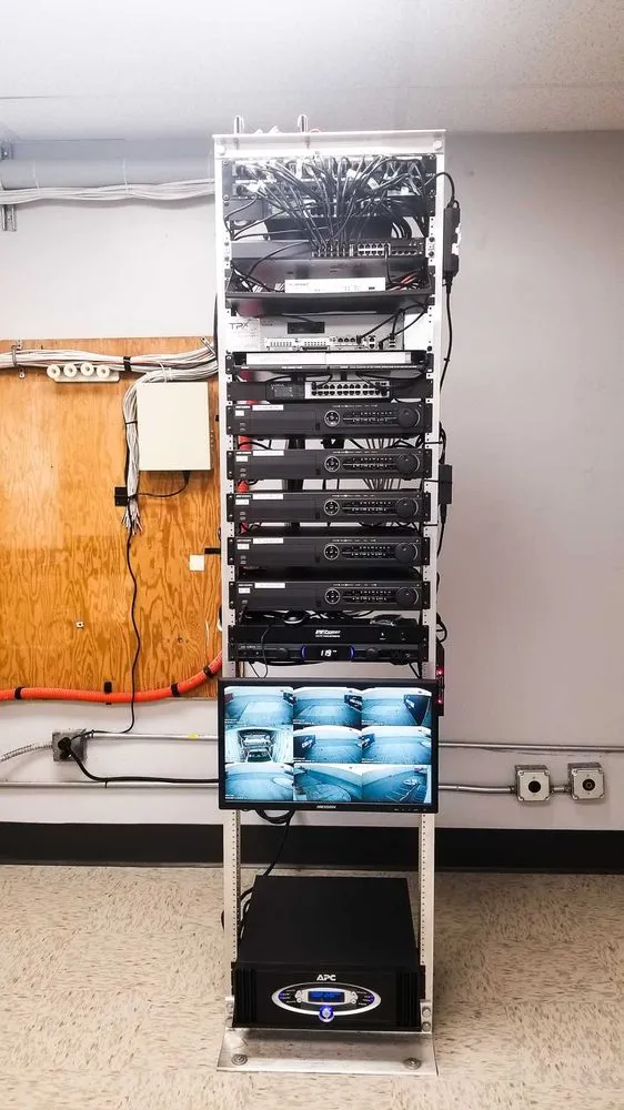 Trusted electrician providing electrical repair in , 