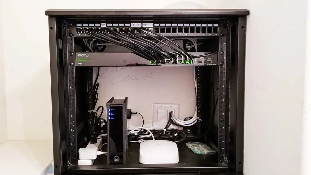 Professional emergency electrical service experts serving ,  - Kudox Network Commercial