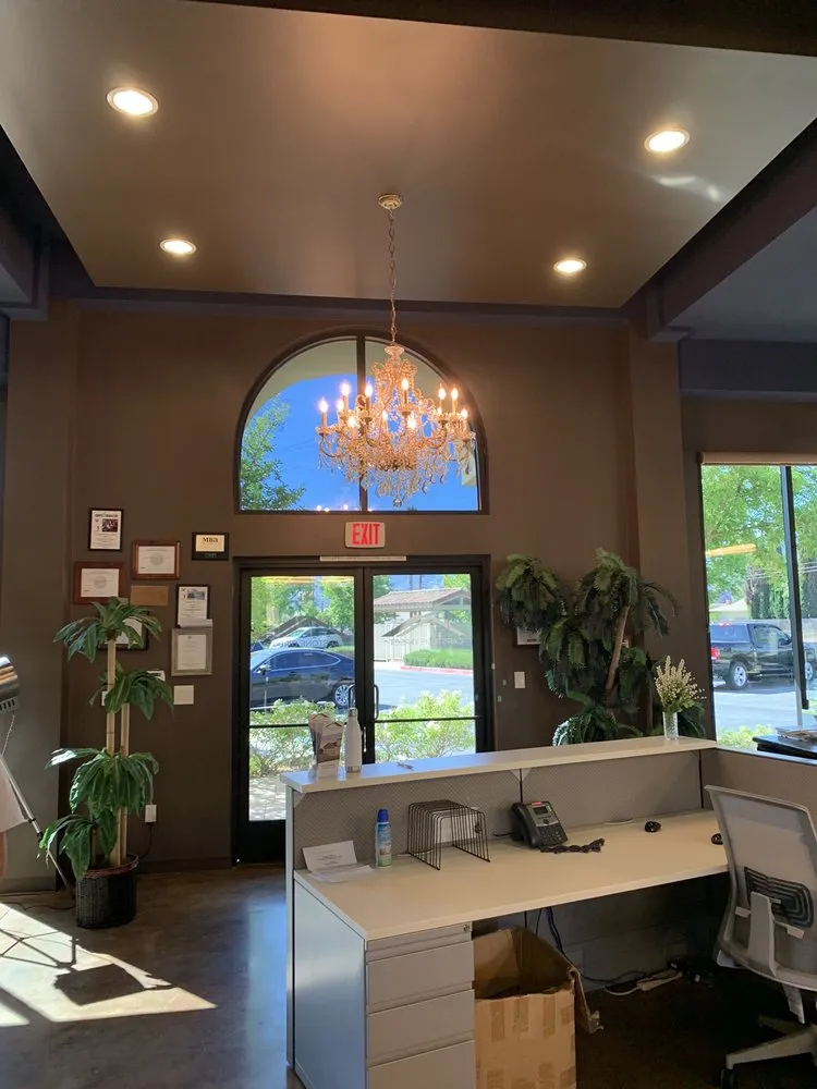 Trusted electrician providing emergency electrical service in ,