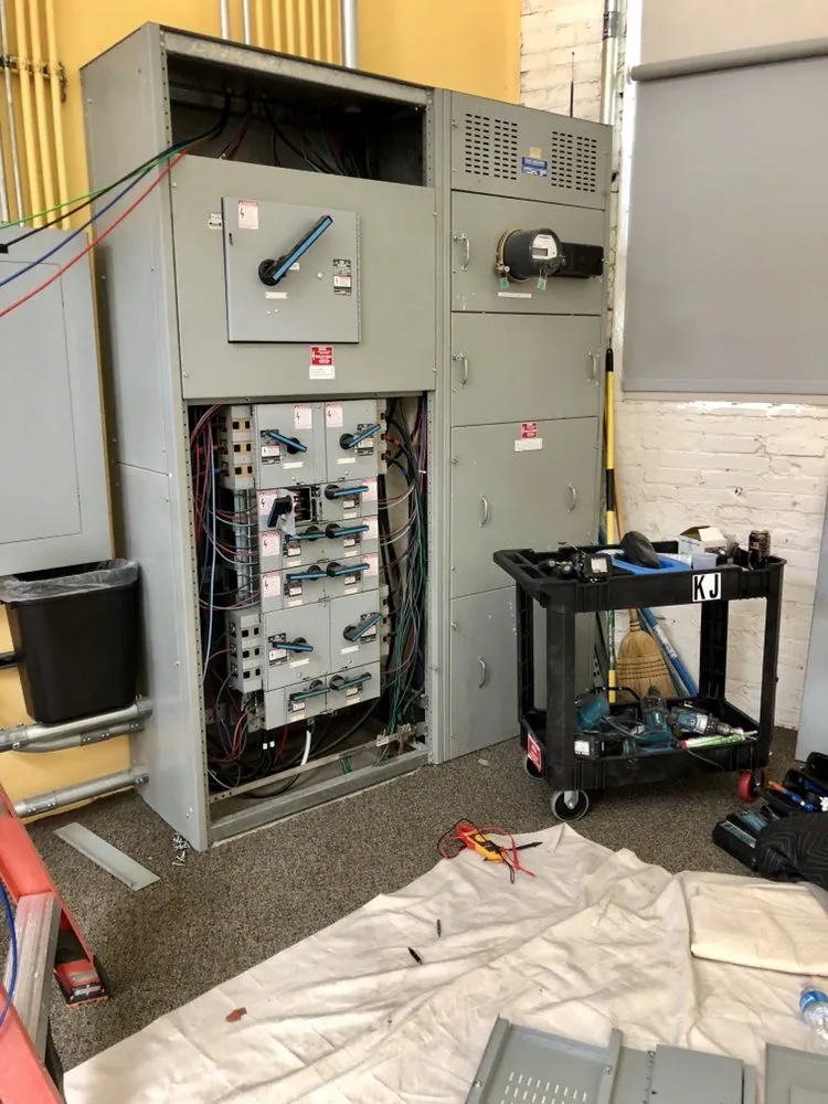 Emergency electrician providing lighting installation in Sylmar, CA - Kussman Electric