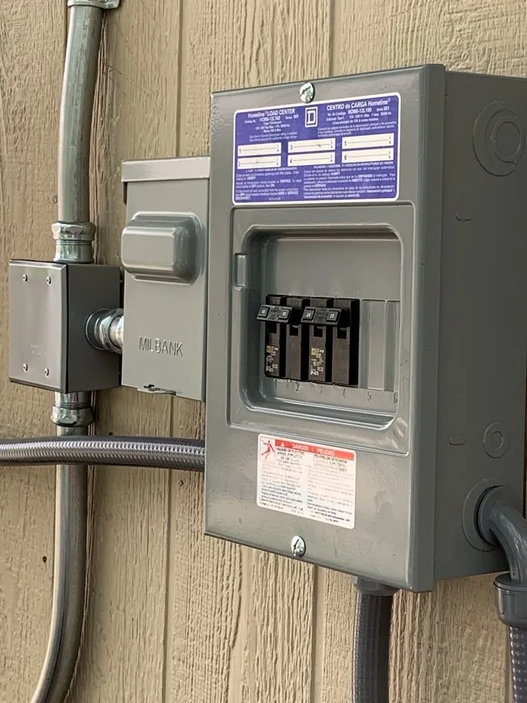 Affordable electrician providing emergency electrical service in , 