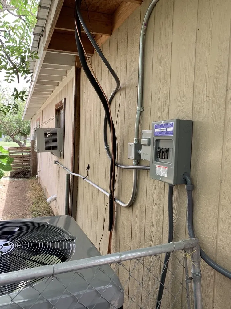 Licensed emergency electrical service experts serving ,  - L & M Electrical Contractors