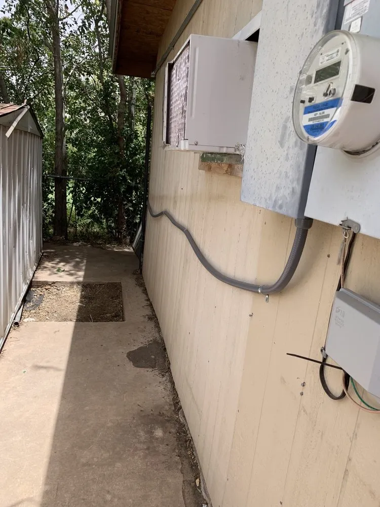 Expert electrician providing emergency electrical service in , 