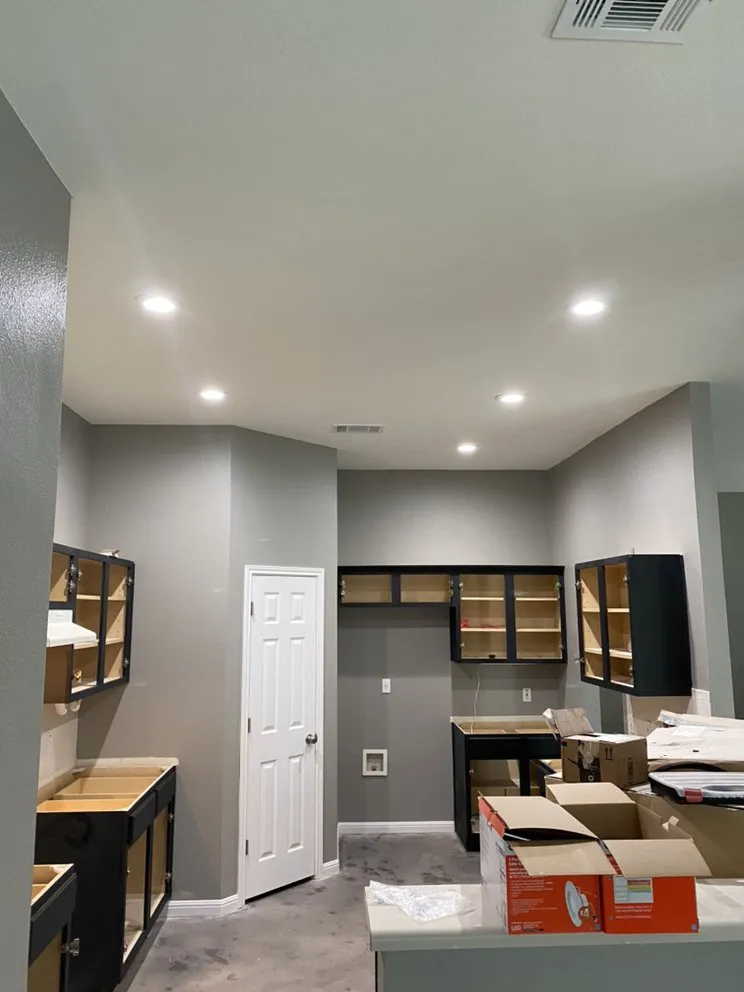 Affordable electrician providing emergency electrical service in Del Valle, TX - L & R Electrical Contractors