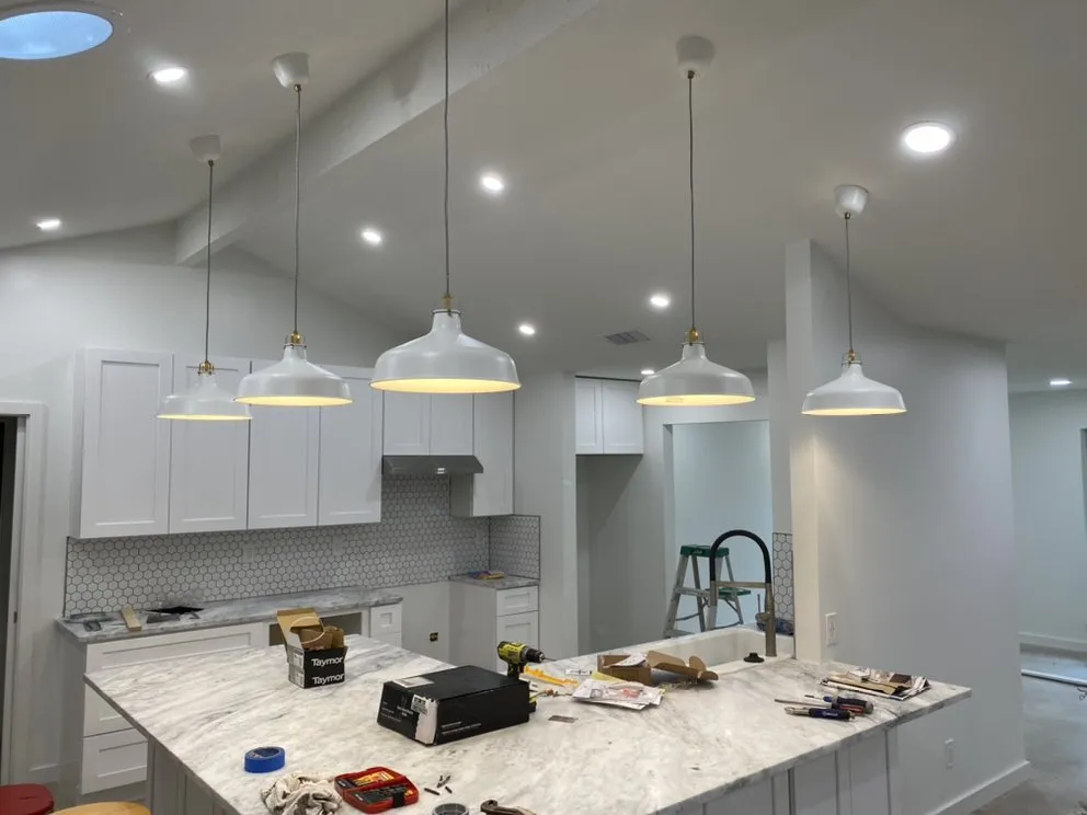 Reliable emergency electrical service experts serving Del Valle, TX - L & R Electrical Contractors