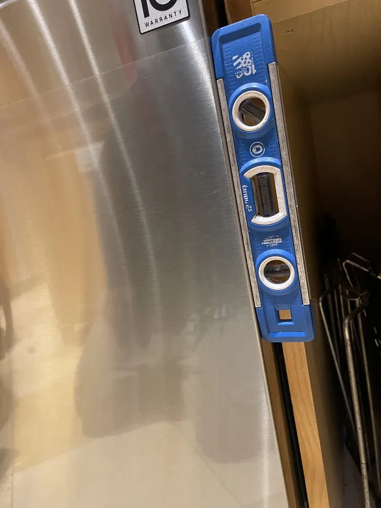 Emergency electrician providing lighting installation in , 