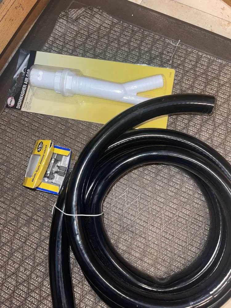 Emergency electrician providing emergency electrical service in , 