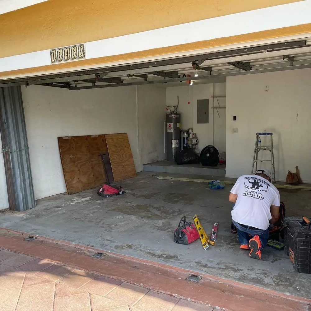 Expert circuit breaker repair service in St. Petersburg, FL - La Chavela