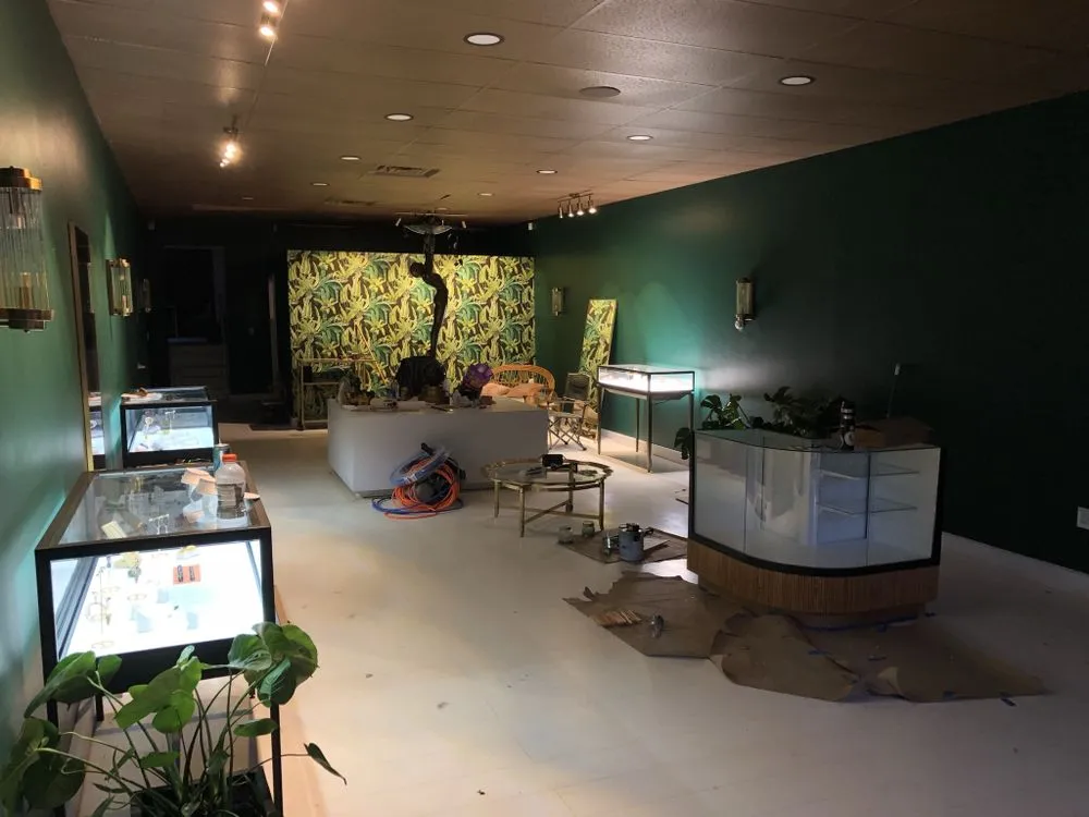 Slide of Lacis Electric