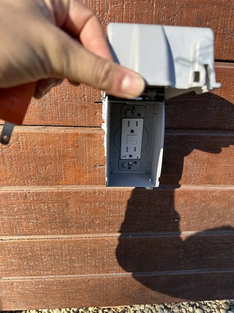 Slide of Lady B Electric