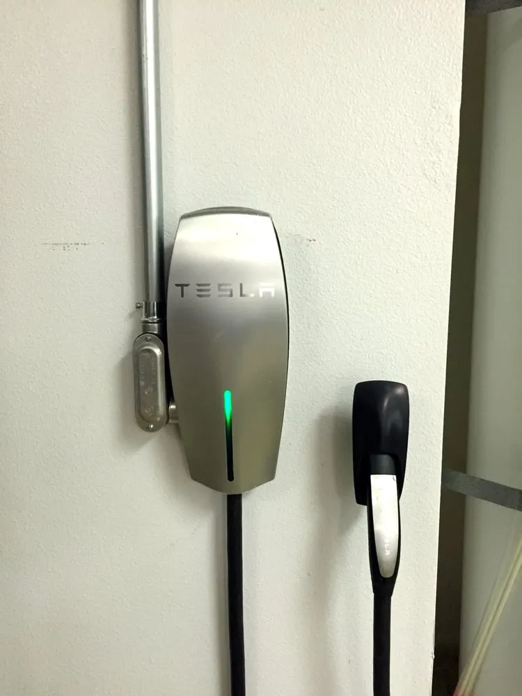 Certified circuit breaker repair in ,  by Laguna Electric