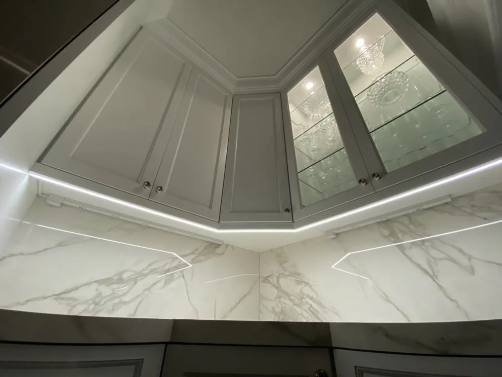 Reliable electrician providing circuit breaker repair in , 