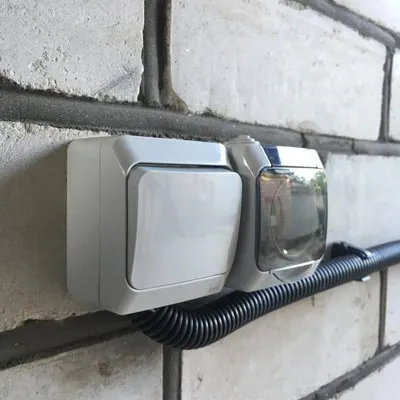 Lake Forest Electric Logo