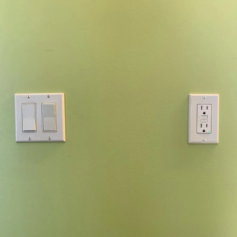 Slide of Lake Forest Emergency Electrician