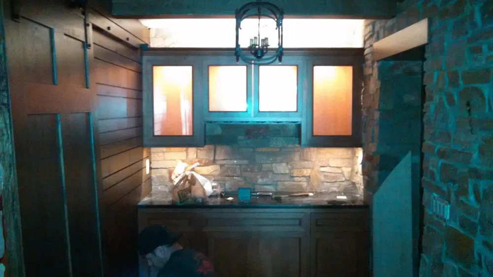 Licensed electrician providing electrical repair in Shelby Twp, MI - Lakepointe Electric