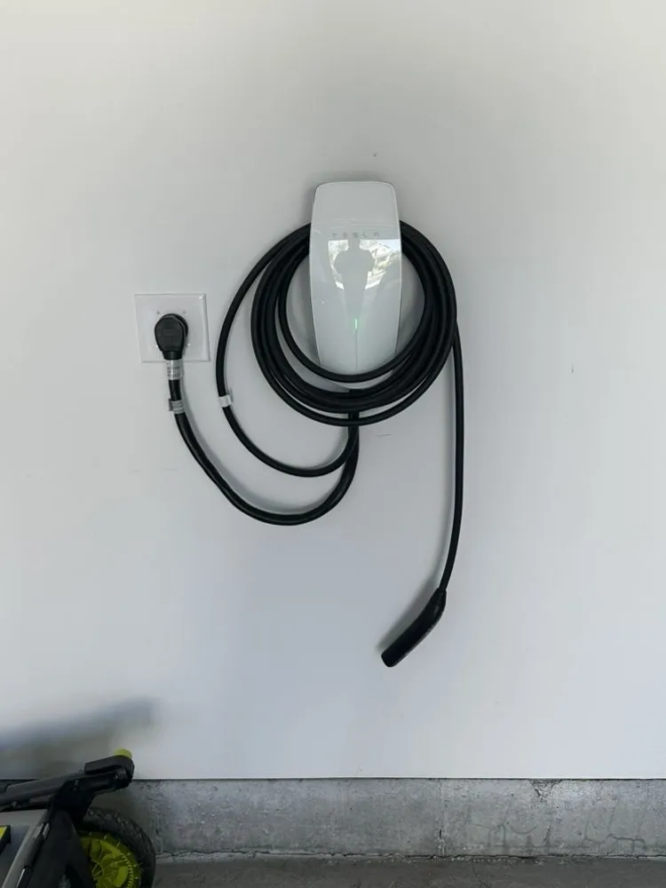 Slide of Lantor Electric