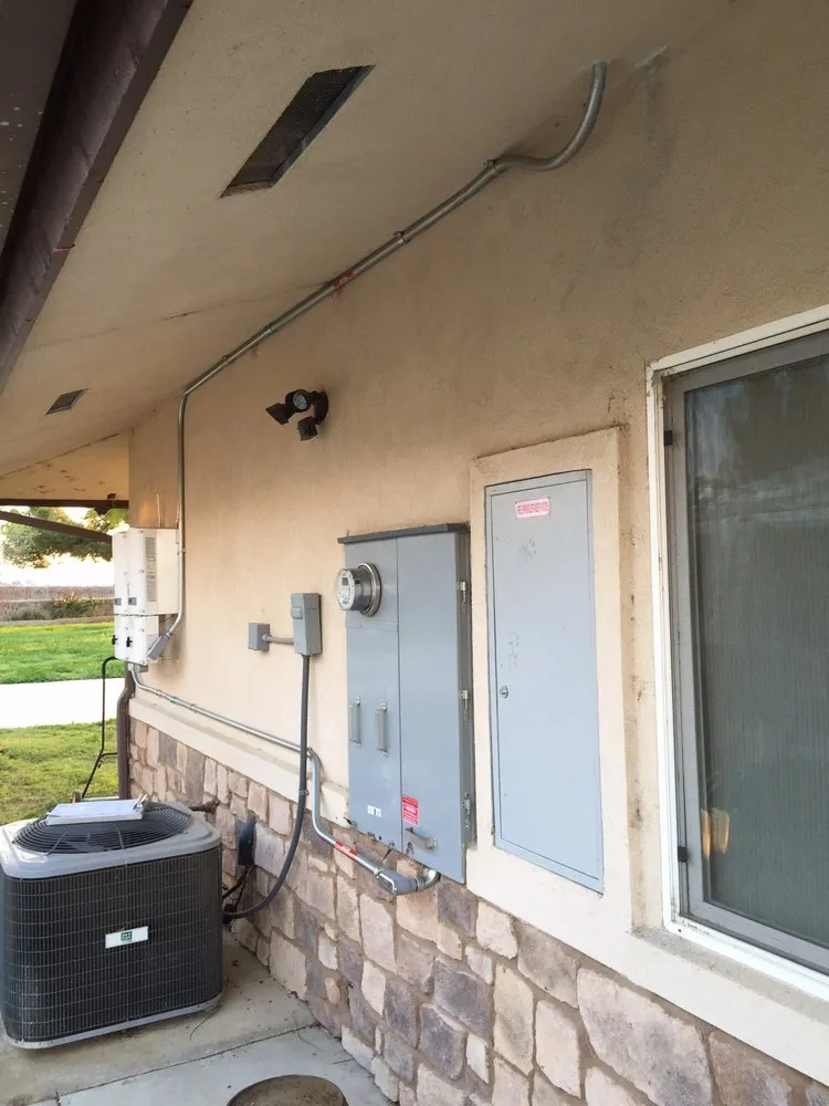 Slide of Laredo Solar & Electric