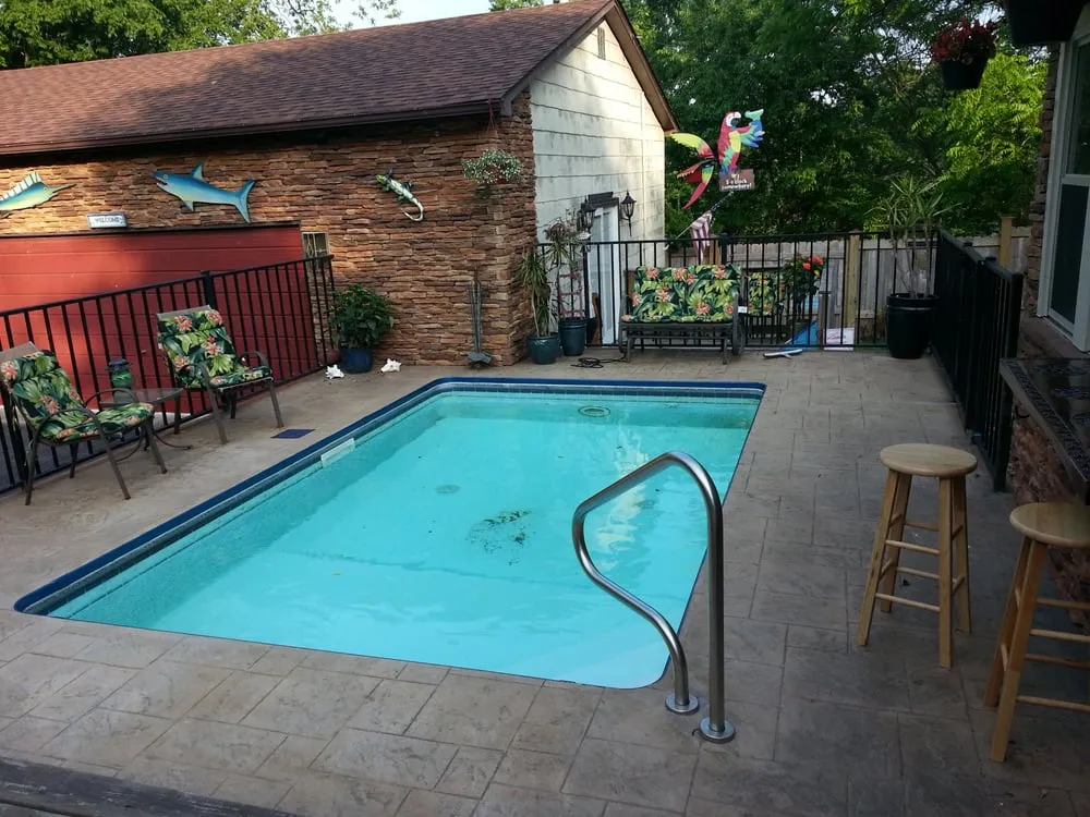 Professional electrician providing electrical repair in , 