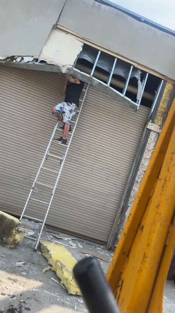 Certified electrician providing wiring installation in , 