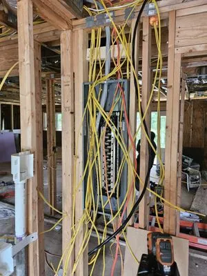 Latten's Electric Logo