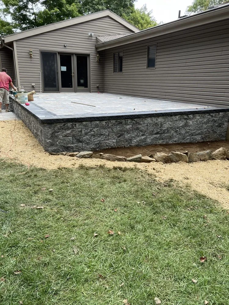 Certified electrician providing circuit breaker repair in ,