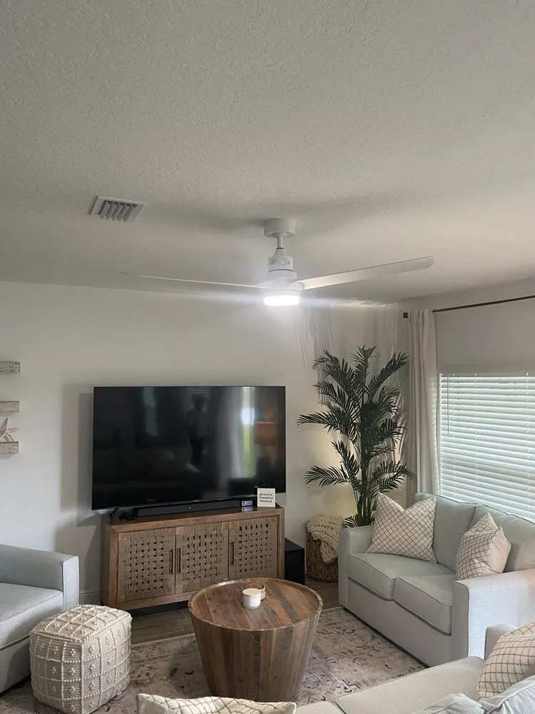 Certified electrician providing outlet and switch repair in Land O' Lakes, FL - Lawson Electric