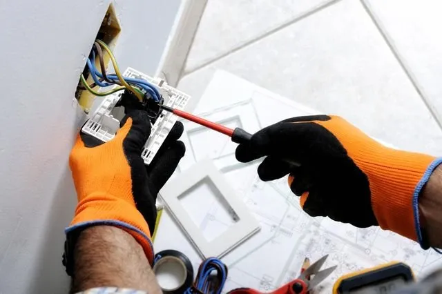 Professional electrician providing emergency electrical service in Saint Albans Town, VT - Lazarski Electrical
