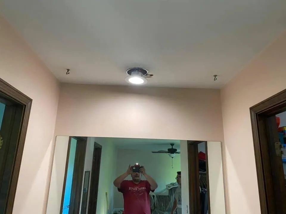 Affordable electrician providing emergency electrical service in ,