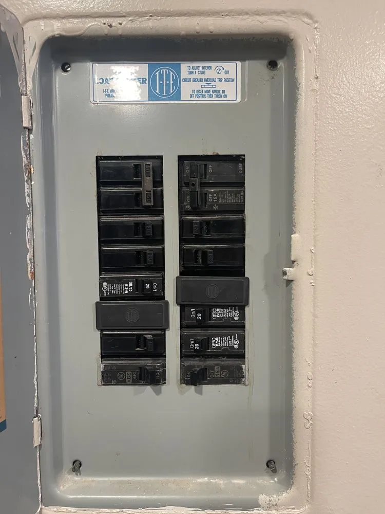 Reliable electrician providing electrical repair in , 