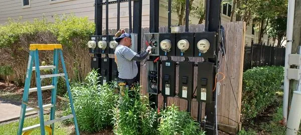 L&E Electrical Services - TECL 31068 Logo